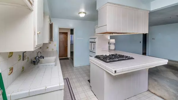 Lawndale, CA 90260,4222 W 156th