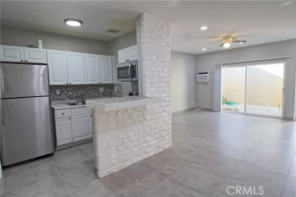 Palm Springs, CA 92262,707 E Chuckwalla RD 10