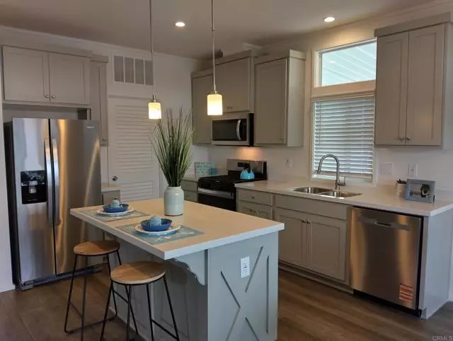 Vista, CA 92083,718 SYCAMORE AVE 195