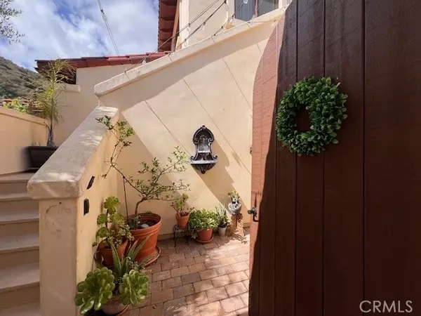 Avalon, CA 90704,344 Triana LN 203