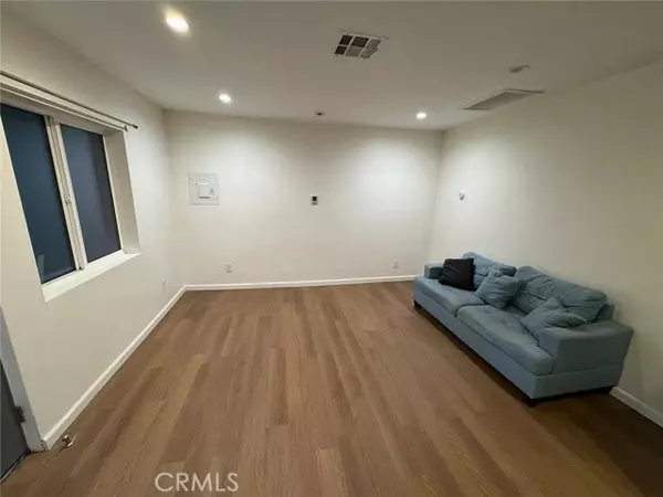 11118 Woodley, Granada Hills, CA 91344