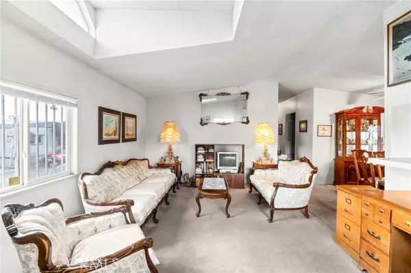 Bloomington, CA 92316,10701 Cedar 112