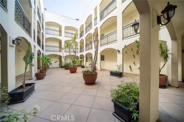 Studio City, CA 91406,12916 MOORPARK ST 104