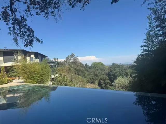 1372 Edgehill Pl, Pasadena, CA 91103