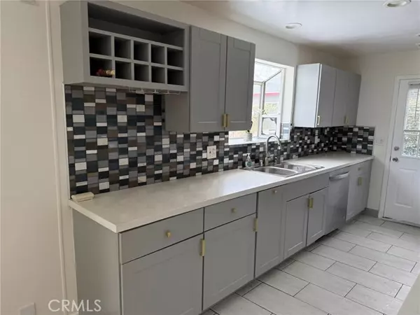 West Hills, CA 91307,23823 Victory