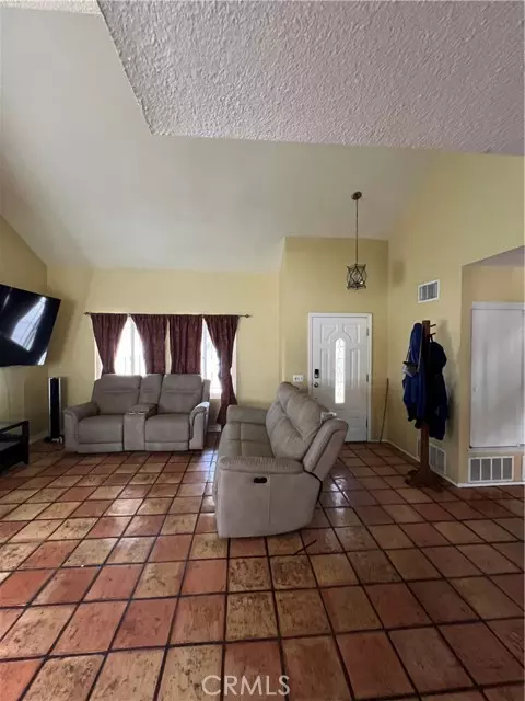 Pomona, CA 91766,4 Turn Post LN