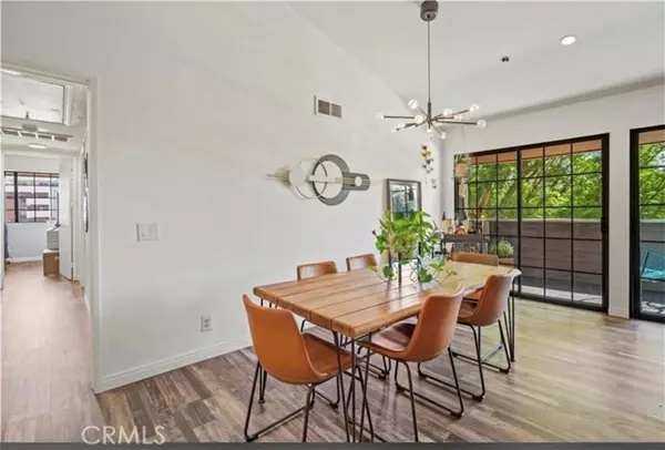 Reseda, CA 91335,6545 Reseda 17