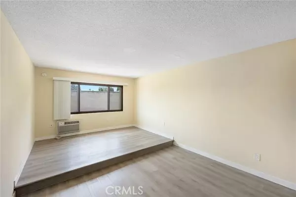 Van Nuys, CA 91406,16226 Vanowen ST 207