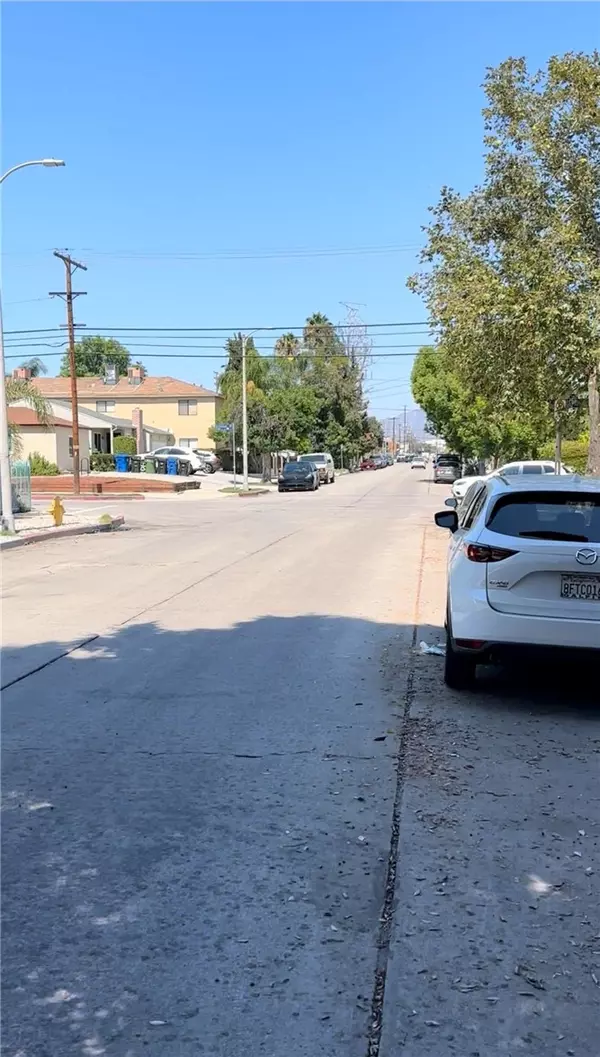 Hollywood, CA 91606,6651 Beck AVE