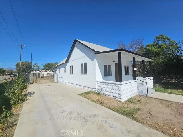 207 207 E O ST, Colton, CA 92324