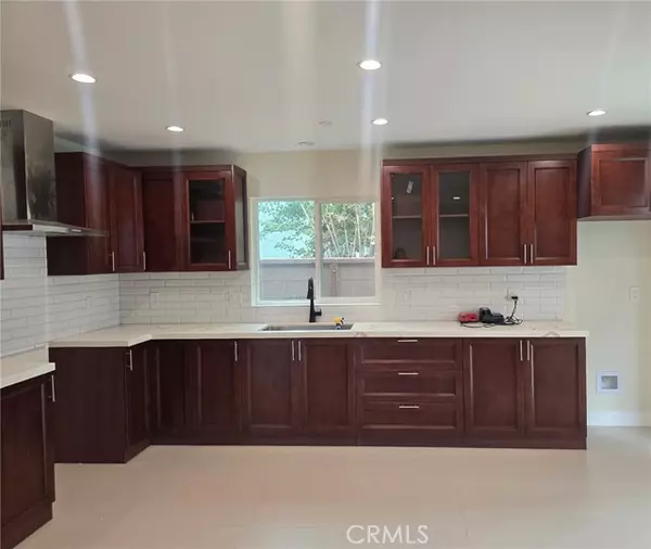 Downey, CA 90241,11613 Adenmoor A