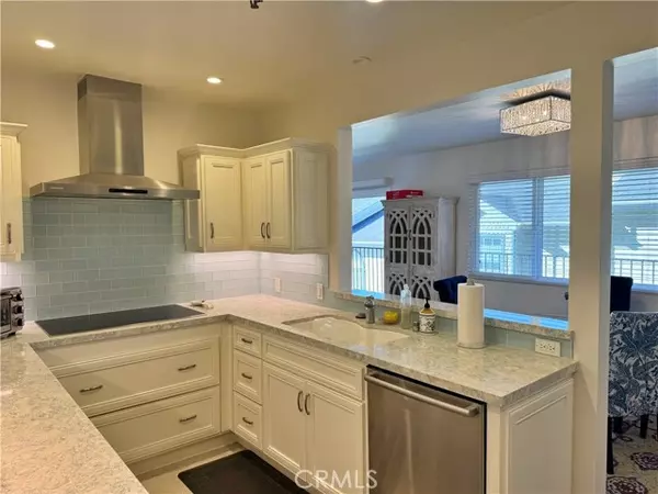 Redondo Beach, CA 90277,230 S Catalina 203