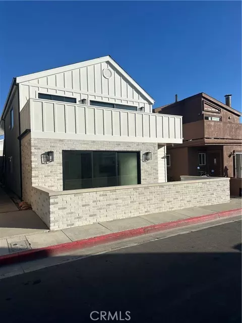 204 Lugonia C, Newport Beach, CA 92663