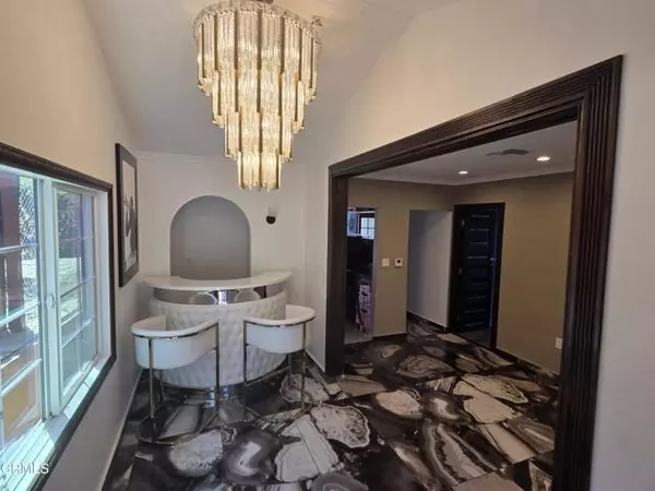 La Crescenta, CA 91214,2434 Olive AVE