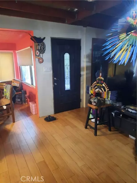 Los Angeles, CA 90039,2066 el moran ST