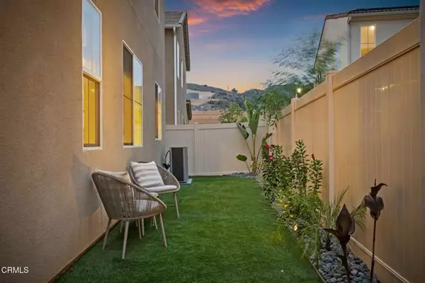 Santa Paula, CA 93060,1991 Pomegranate ST