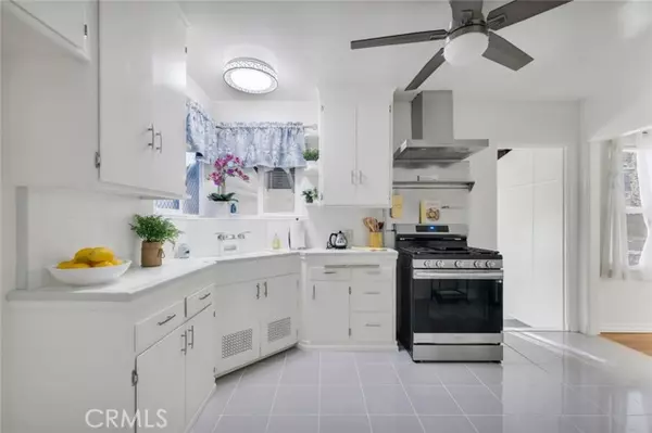 Burbank, CA 91505,1527 N Avon ST