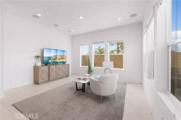 Lake Forest, CA 92630,121 Reyes ALY