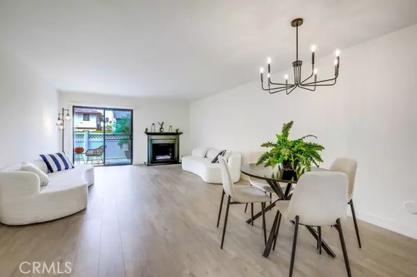 Huntington Beach, CA 92649,4682 Warner B102