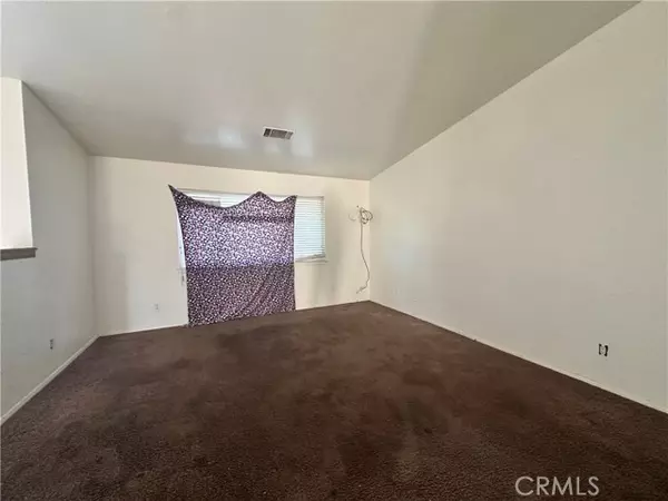 Victorville, CA 92395,14208 Apple Creek DR