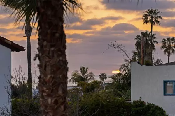 La Jolla, CA 92037,608 Forward ST