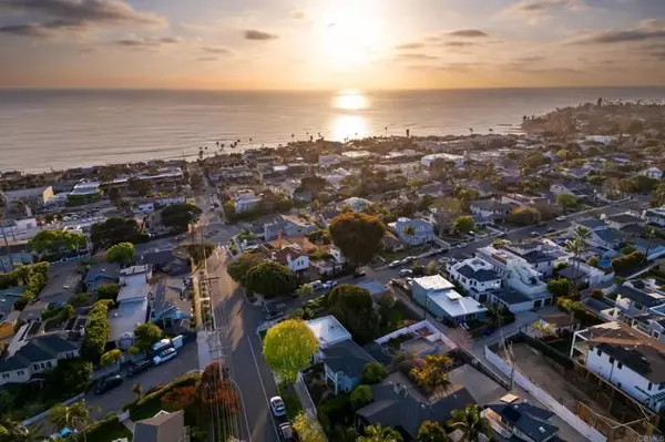 La Jolla, CA 92037,608 Forward ST