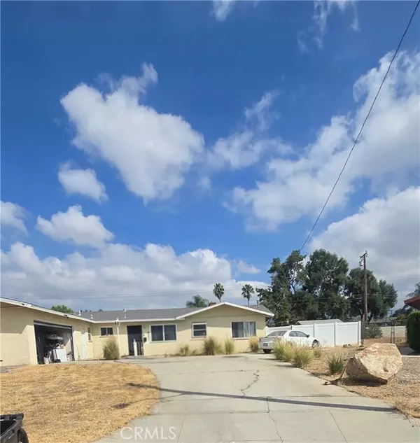 Rialto, CA 92376,454 E Mariposa