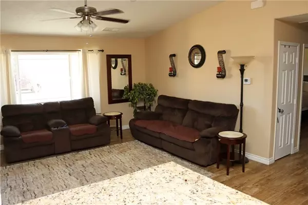 Apple Valley, CA 92308,21928 Maumee RD