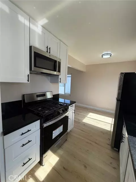 Bellflower, CA 90706,10018 Foster RD 10020 (1/2)