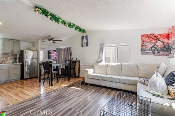 Van Nuys, CA 91405,7560 Woodman PL 65