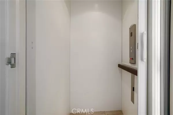 Claremont, CA 91711,630 W 1st ST