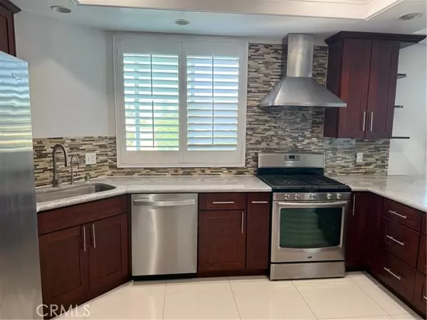 Beverly Hills, CA 90211,116 N Swall 402