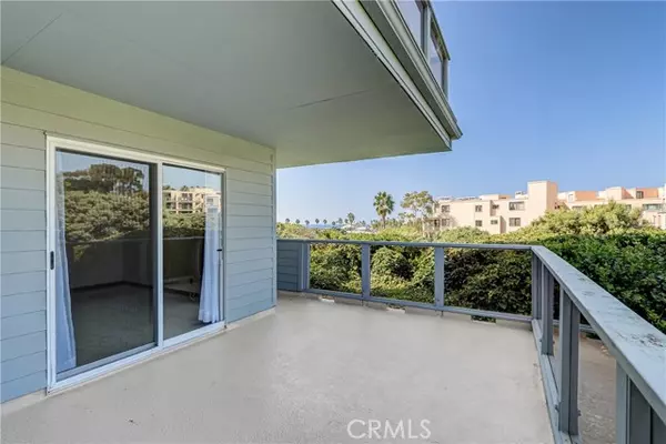 Redondo Beach, CA 90277,250 The Village #102