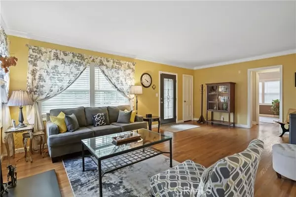 Lake Balboa, CA 91406,7656 Oak PARK