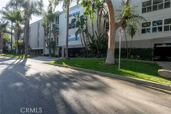 Sherman Oaks, CA 91423,14144 Dickens 216