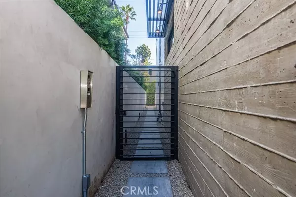 West Hollywood, CA 90069,812 Huntley Drive Unit#104 104