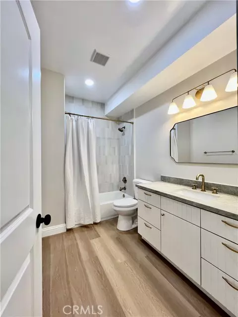 Long Beach, CA 90802,1904 E 2nd 1904
