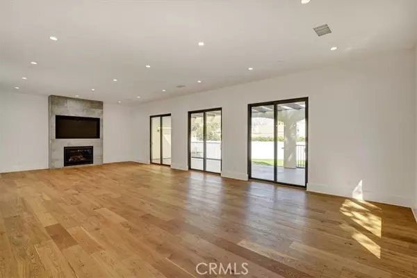 Woodland Hills, CA 91367,5520 Woodlake AVE