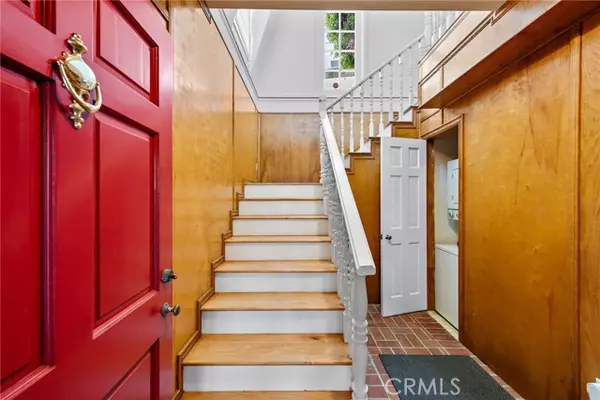 Laguna Beach, CA 92651,31672 SEA BLUFF LN