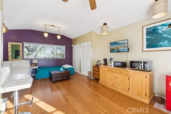 North Hollywood, CA 91605,7723 Varna AVE