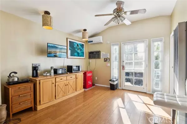 North Hollywood, CA 91605,7723 Varna AVE