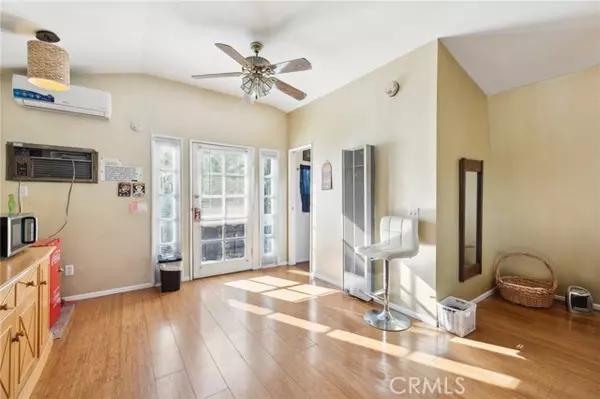 North Hollywood, CA 91605,7723 Varna AVE