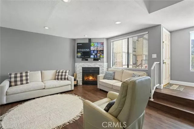 Canoga Park, CA 91303,21720 Hart 9