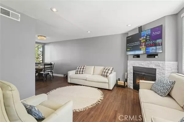 Canoga Park, CA 91303,21720 Hart 9