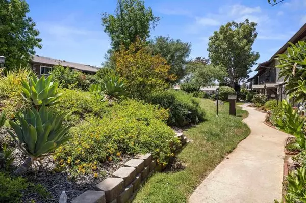 El Cajon, CA 92020,749 S Mollison AVE 4