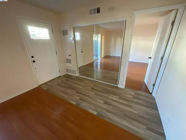 Foster City, CA 94404,1102 Admiralty Ln