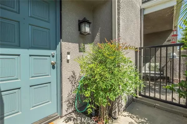 West Hills, CA 91307,23549 Victory blvd. 21