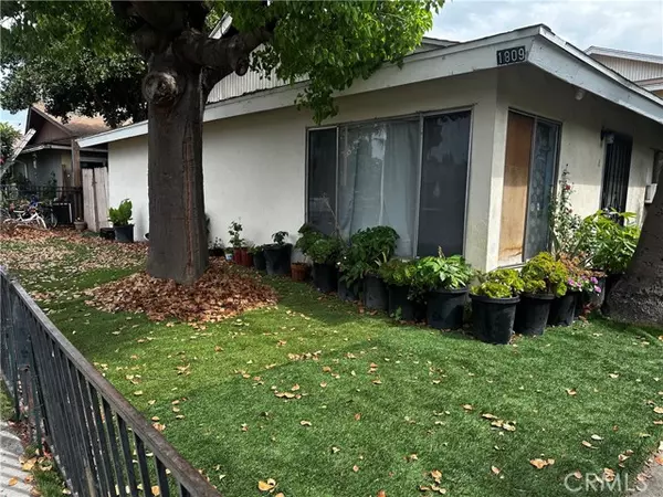 1813 Cedar, Santa Ana, CA 92707