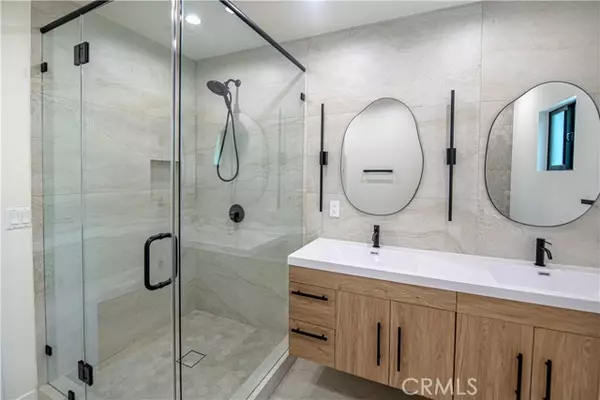 Canoga Park, CA 91304,7760 Independence AVE