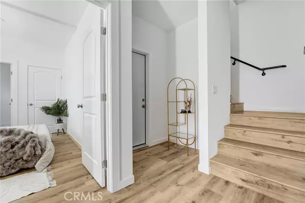 North Hollywood, CA 91605,11950 Vanowen Ave